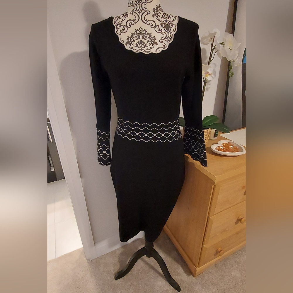 Womens Like New fitted dress with bell sleeves and white trim details